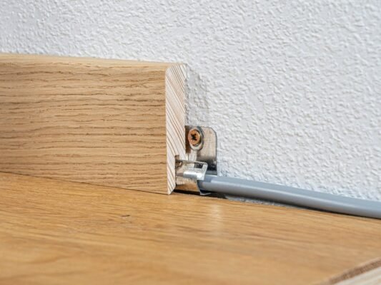 clip skirting board