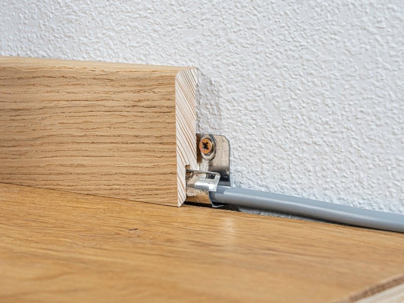 clip skirting board