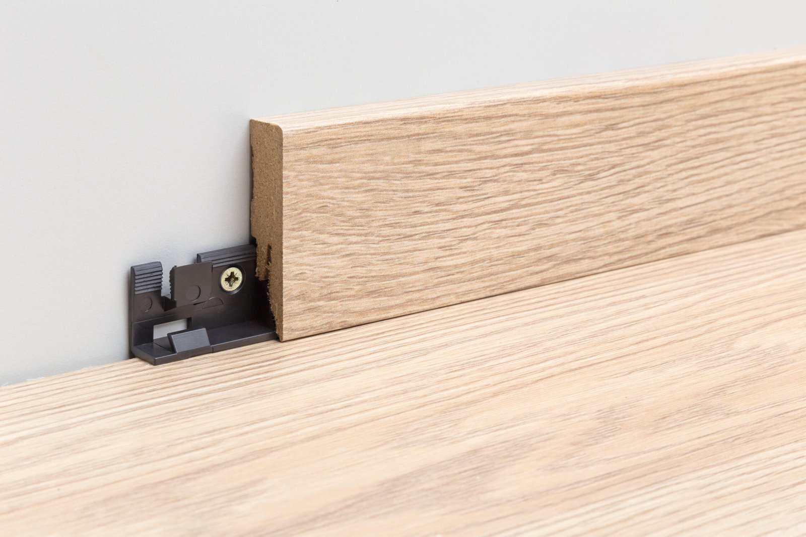 clip skirting board